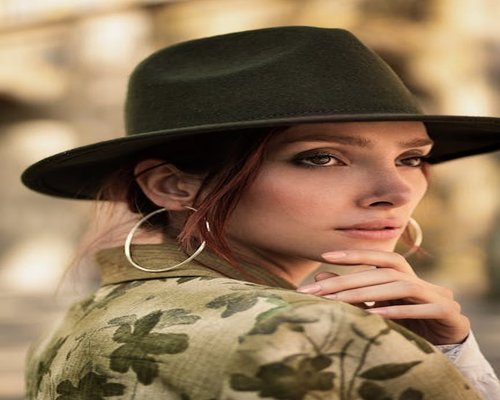 Ruang kerja bersih dengan cahaya alami